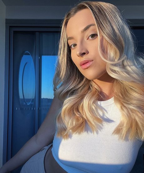 Foto desnuda filtrada de OnlyFans de Lavender Baj