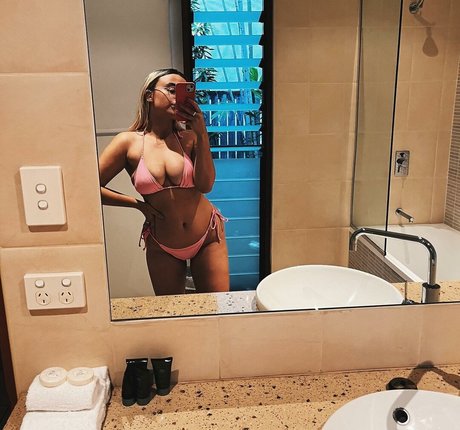 Foto desnuda filtrada de OnlyFans de Lavender Baj