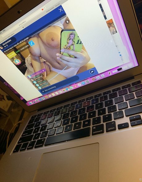 Foto desnuda filtrada de OnlyFans de Badgalfairy