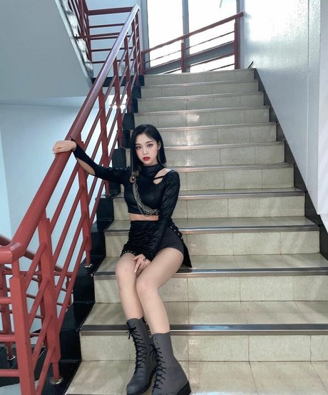 Foto desnuda filtrada de OnlyFans de Womenkpop