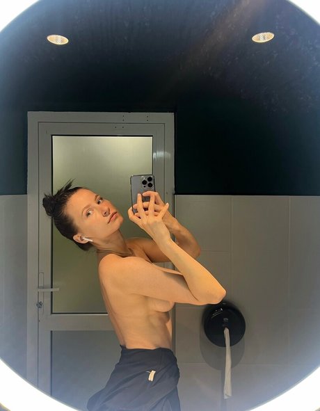 Foto desnuda filtrada de OnlyFans de Toma Efremova
