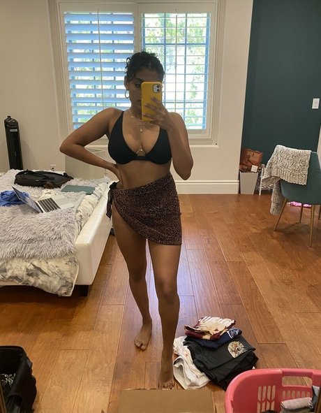 Foto desnuda filtrada de OnlyFans de Yamini Nambimadom