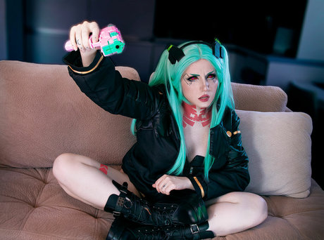 Ezy Summers Cosplay