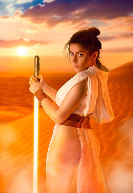 Ezy Summers Cosplay