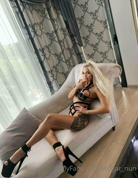 Foto desnuda filtrada de OnlyFans de Vulgarnun
