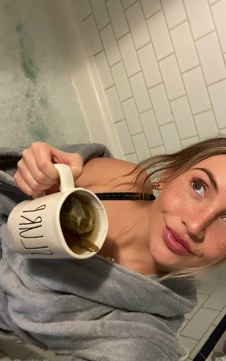 Foto desnuda filtrada de OnlyFans de Yourbabymadds
