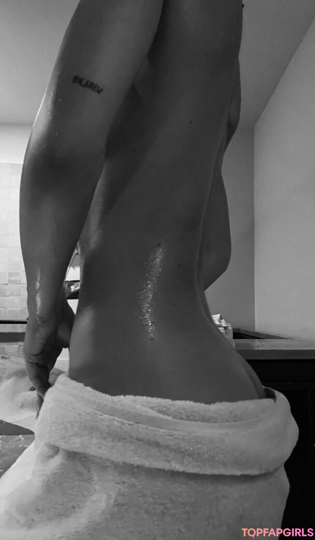 Foto desnuda filtrada de OnlyFans de Alexis Ren #185 Foto desnuda filtrada de OnlyFans de Alexis Ren #185