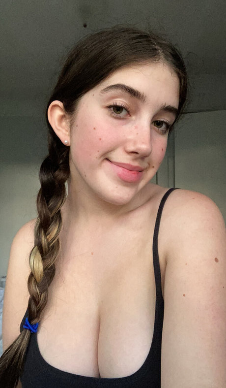 Foto desnuda filtrada de OnlyFans de Itsmollyyyroseagain
