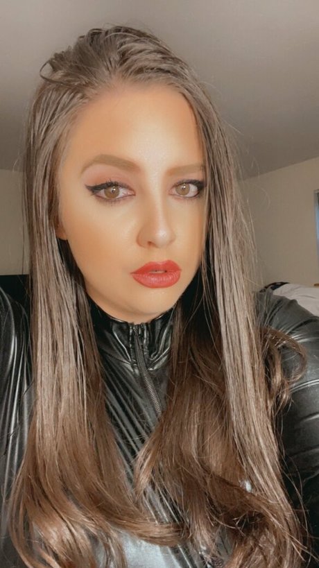 Ava_hadley