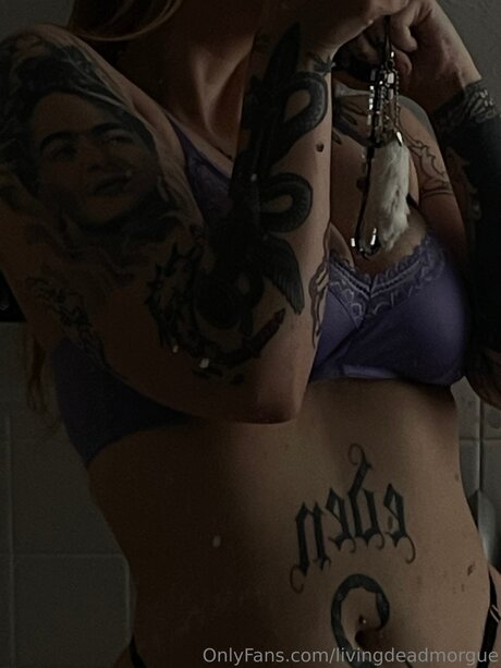 Foto desnuda filtrada de OnlyFans de Livingdeadmorgue