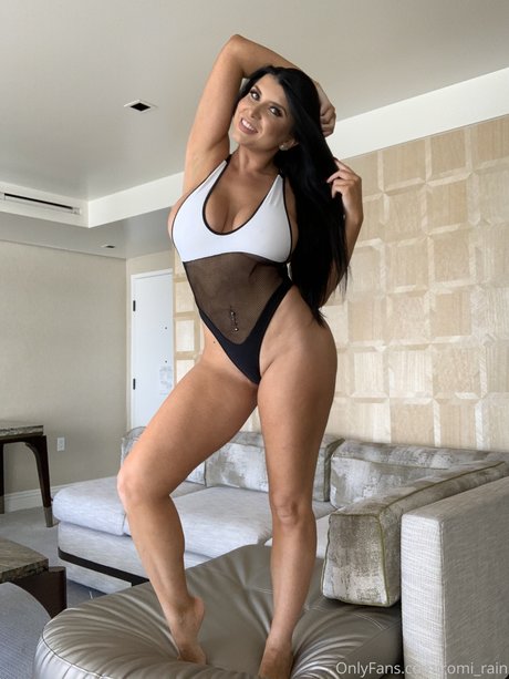 Foto desnuda filtrada de OnlyFans de Romi Rain