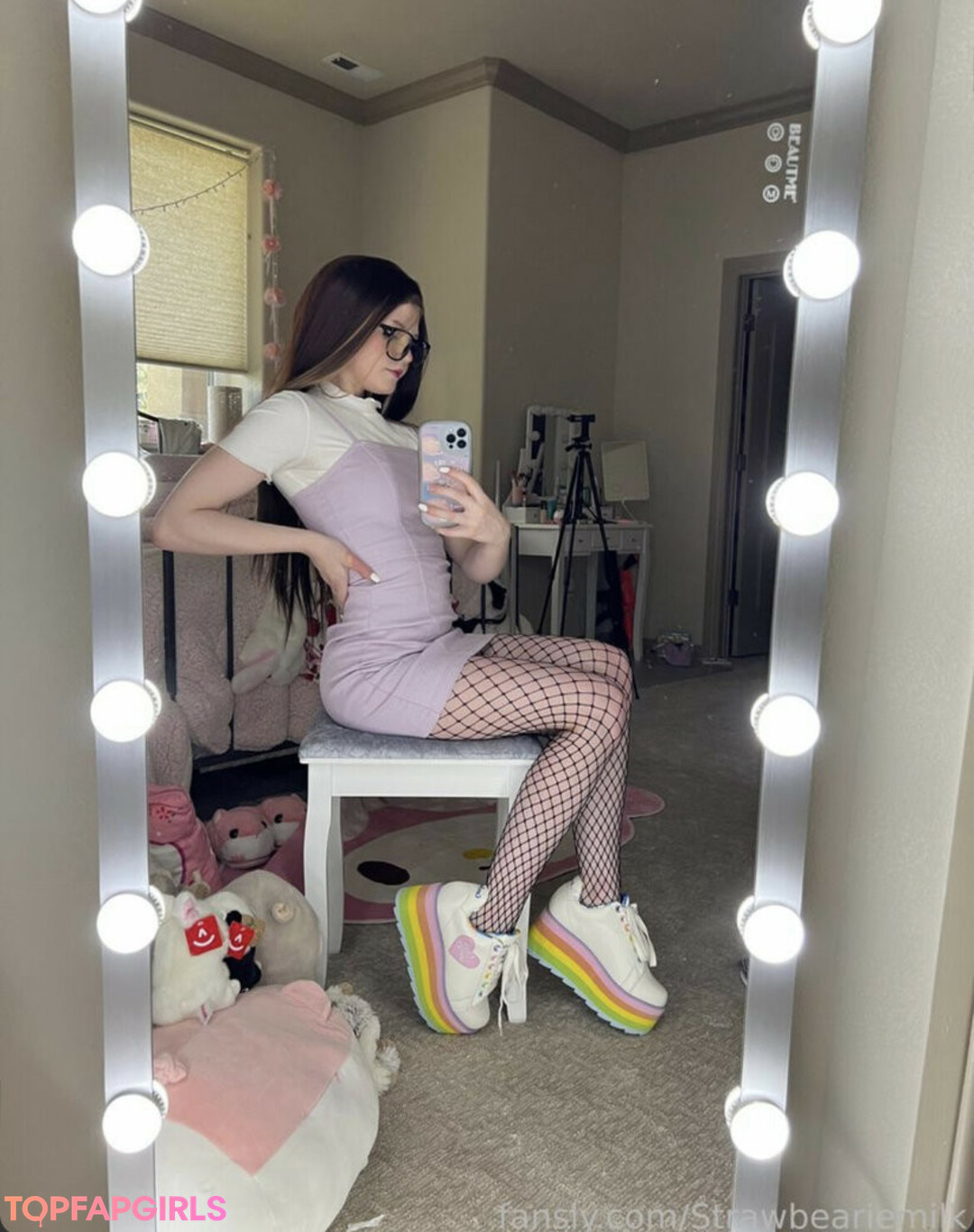 Foto desnuda filtrada de OnlyFans de Strawbeariemilkk #1404 Foto desnuda filtrada de OnlyFans de Strawbeariemilkk #1404