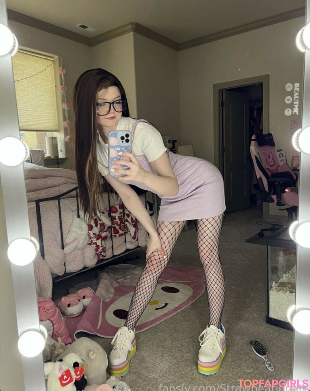 Foto desnuda filtrada de OnlyFans de Strawbeariemilkk #1408 Foto desnuda filtrada de OnlyFans de Strawbeariemilkk #1408
