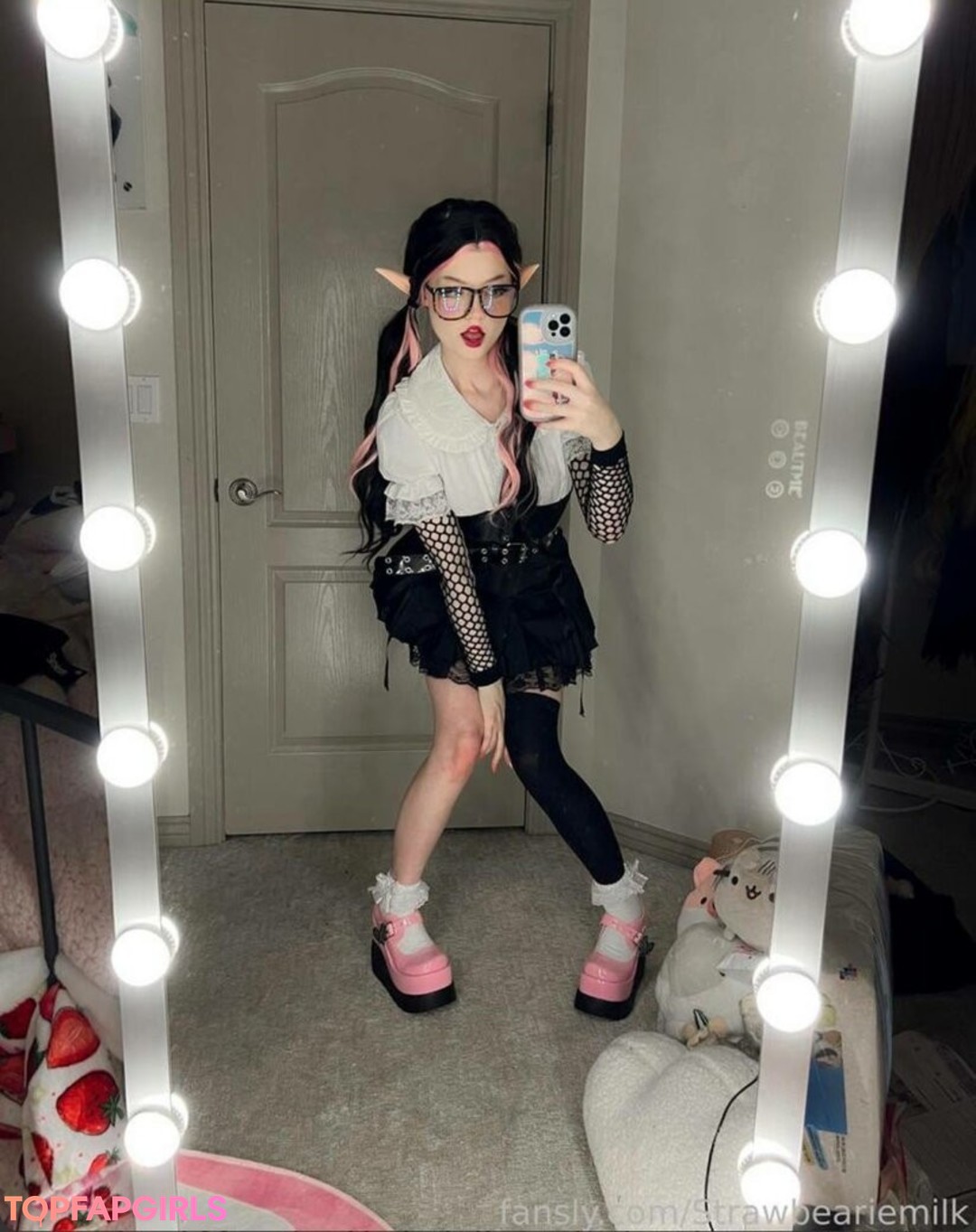 Foto desnuda filtrada de OnlyFans de Strawbeariemilkk #1528