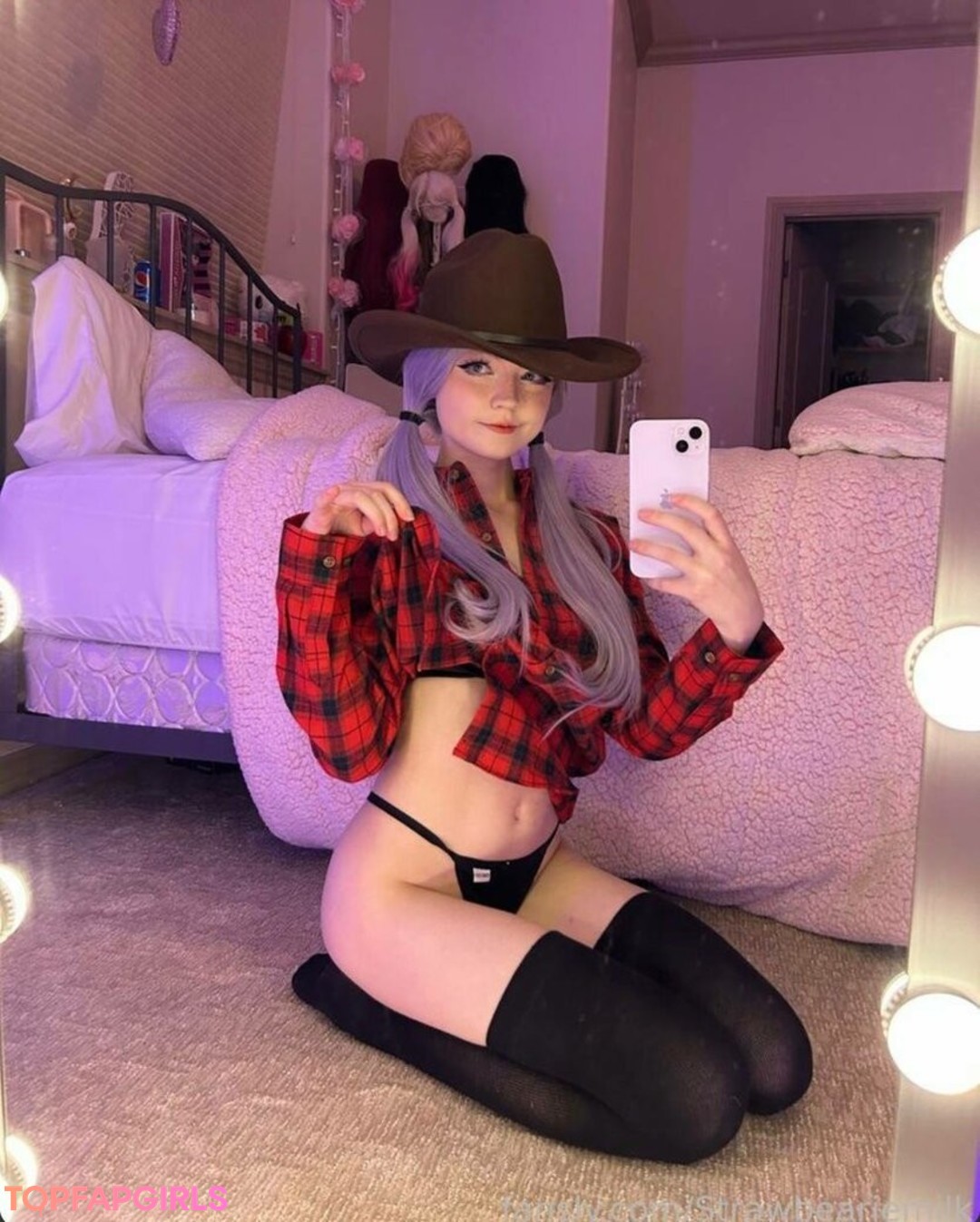 Foto desnuda filtrada de OnlyFans de Strawbeariemilkk #1861 Foto desnuda filtrada de OnlyFans de Strawbeariemilkk #1861