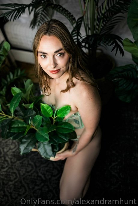Alexandra M Hunt
