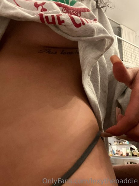 Foto desnuda filtrada de OnlyFans de Alexis Afshar