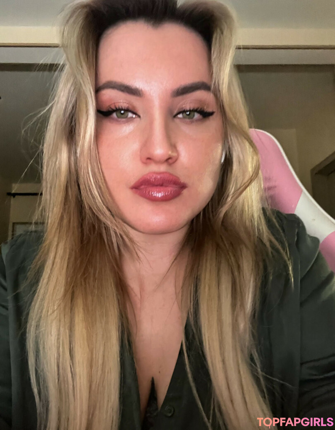 Foto desnuda filtrada de OnlyFans de Swag Russian Panda #668 Foto desnuda filtrada de OnlyFans de Swag Russian Panda #668