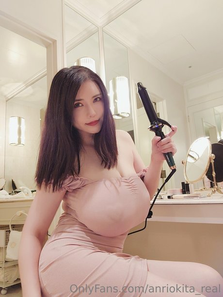 Foto desnuda filtrada de OnlyFans de Anri Okita