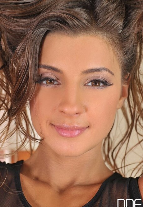 Melena Maria Rya