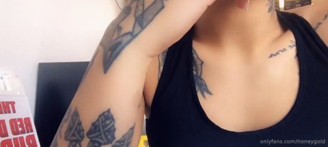 Foto desnuda filtrada de OnlyFans de Honey Gold