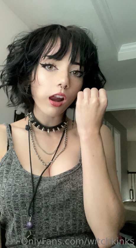 Foto desnuda filtrada de OnlyFans de Witchkinks