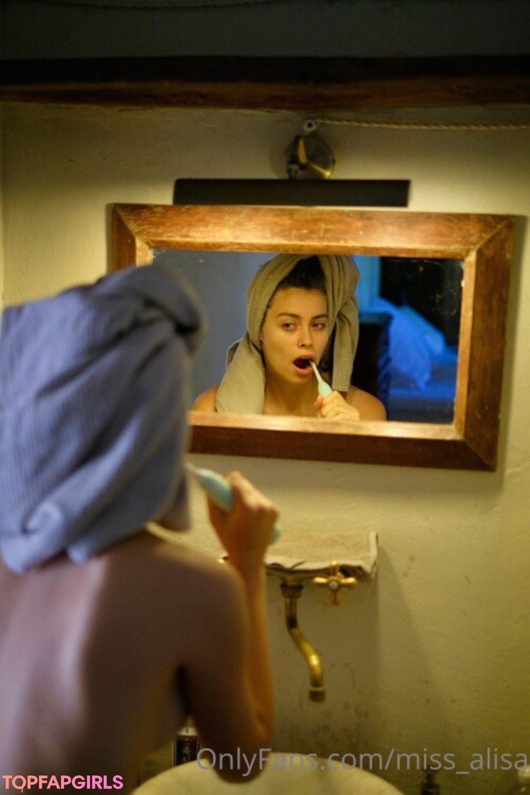 Foto desnuda filtrada de OnlyFans de Alissa Foxy #249 Foto desnuda filtrada de OnlyFans de Alissa Foxy #249