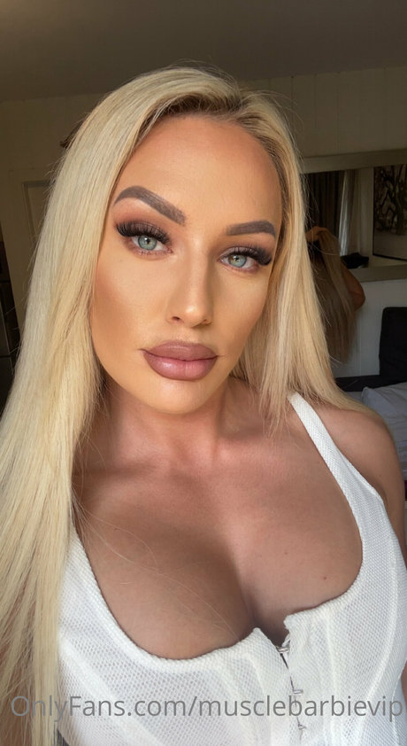 Foto desnuda filtrada de OnlyFans de Muscle Barbie