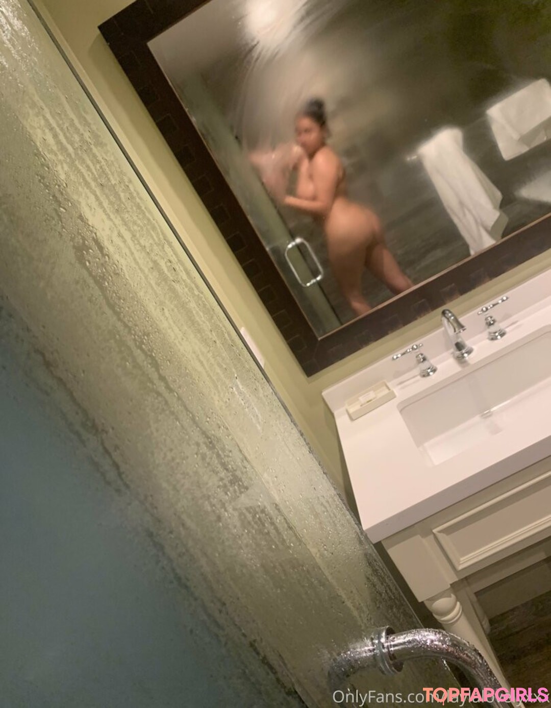 Foto desnuda filtrada de OnlyFans de Breed Me Please #1013