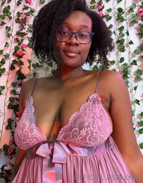 Foto desnuda filtrada de OnlyFans de Asialynnbby
