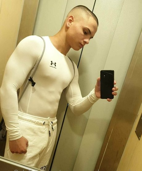 Youngmusclegrowingboy