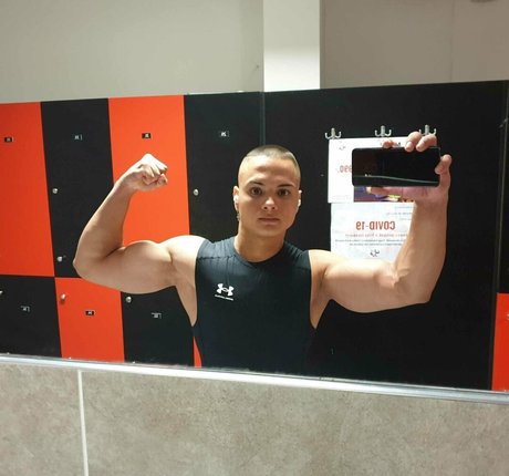 Youngmusclegrowingboy