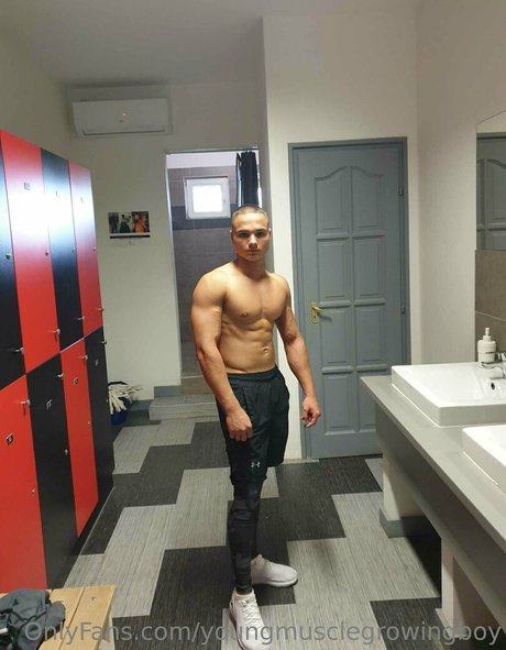 Youngmusclegrowingboy