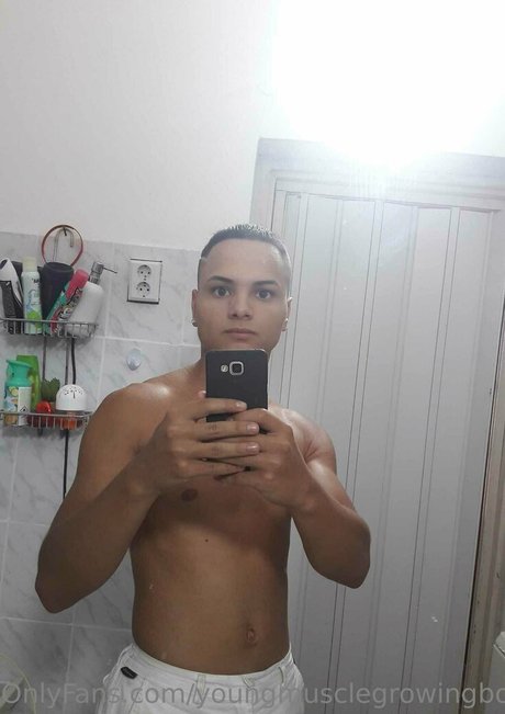 Youngmusclegrowingboy