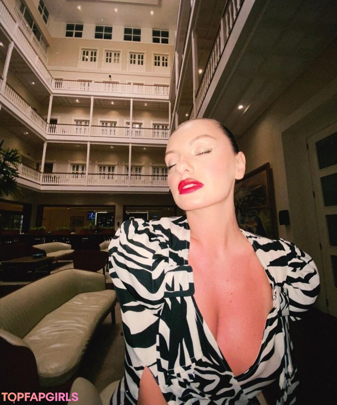 Foto desnuda filtrada de OnlyFans de Alexandra Stan #113 Foto desnuda filtrada de OnlyFans de Alexandra Stan #113