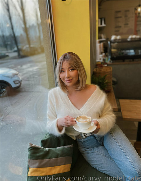 Curvy_model_kate