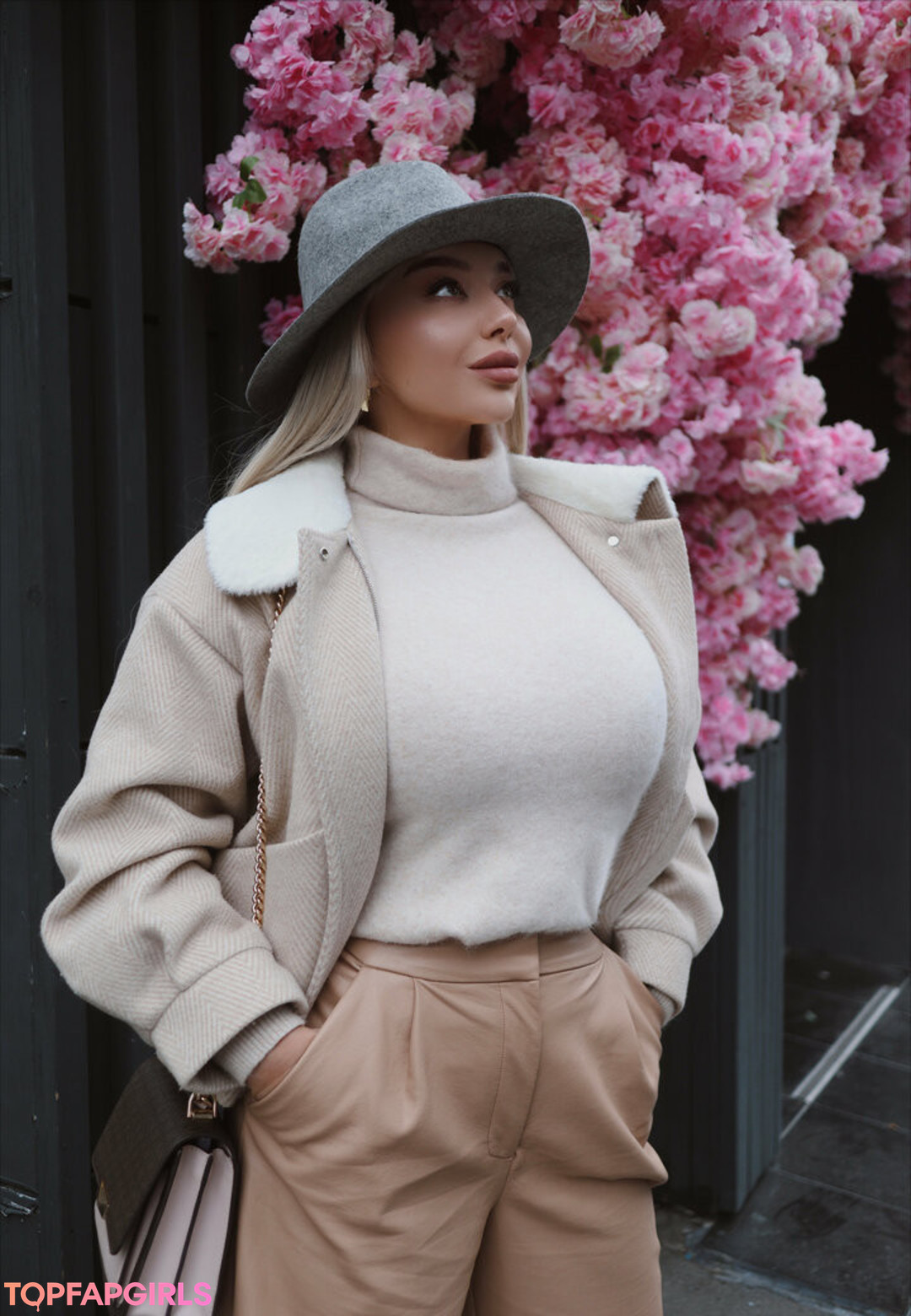 Foto desnuda filtrada de OnlyFans de Curvymodelkate #80 Foto desnuda filtrada de OnlyFans de Curvymodelkate #80