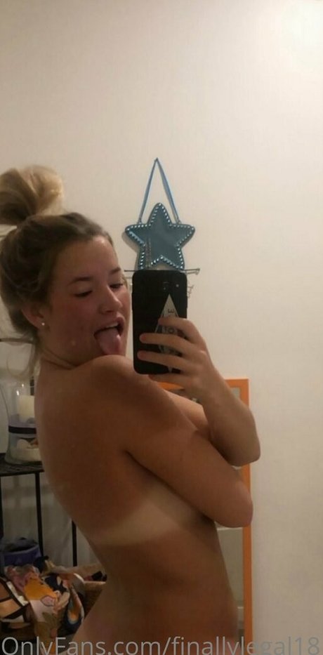 Foto desnuda filtrada de OnlyFans de Finallylegal18