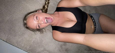 Foto desnuda filtrada de OnlyFans de Anya Truaxx