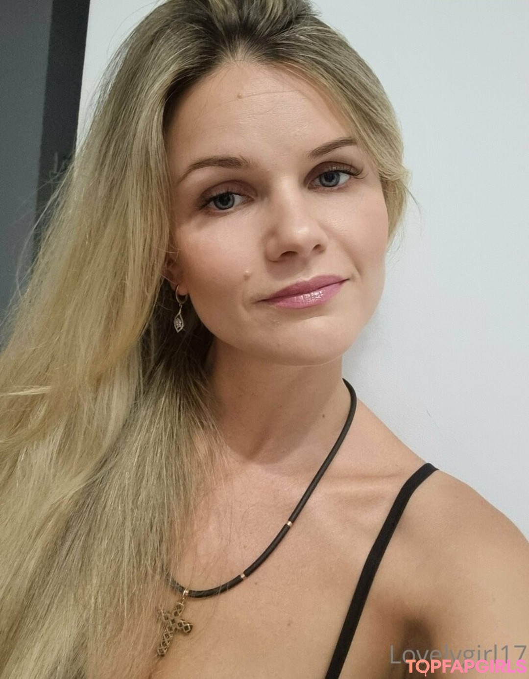 Foto desnuda filtrada de OnlyFans de Lovelygirl17 #3 Foto desnuda filtrada de OnlyFans de Lovelygirl17 #3