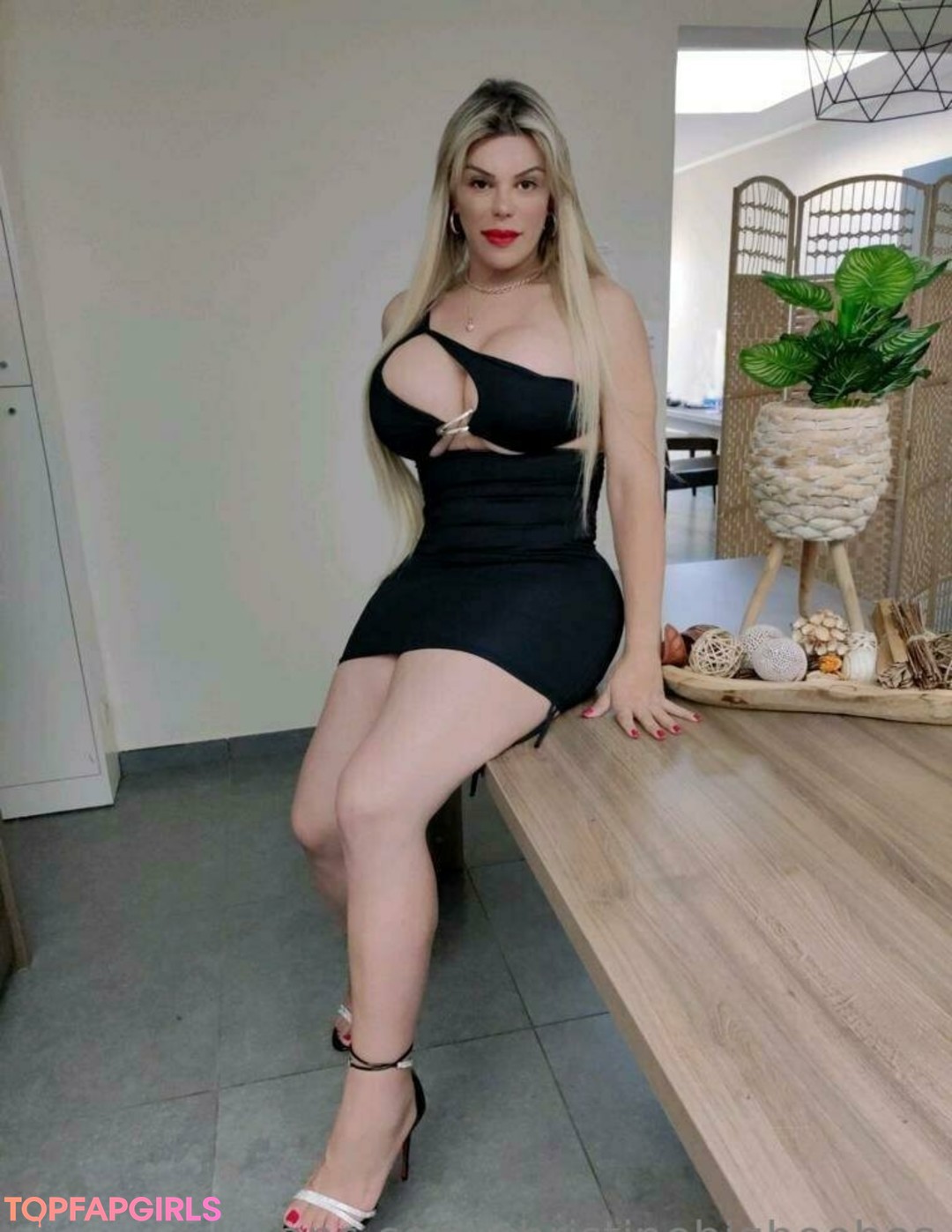 Foto desnuda filtrada de OnlyFans de Christinebigboobes #35 Foto desnuda filtrada de OnlyFans de Christinebigboobes #35