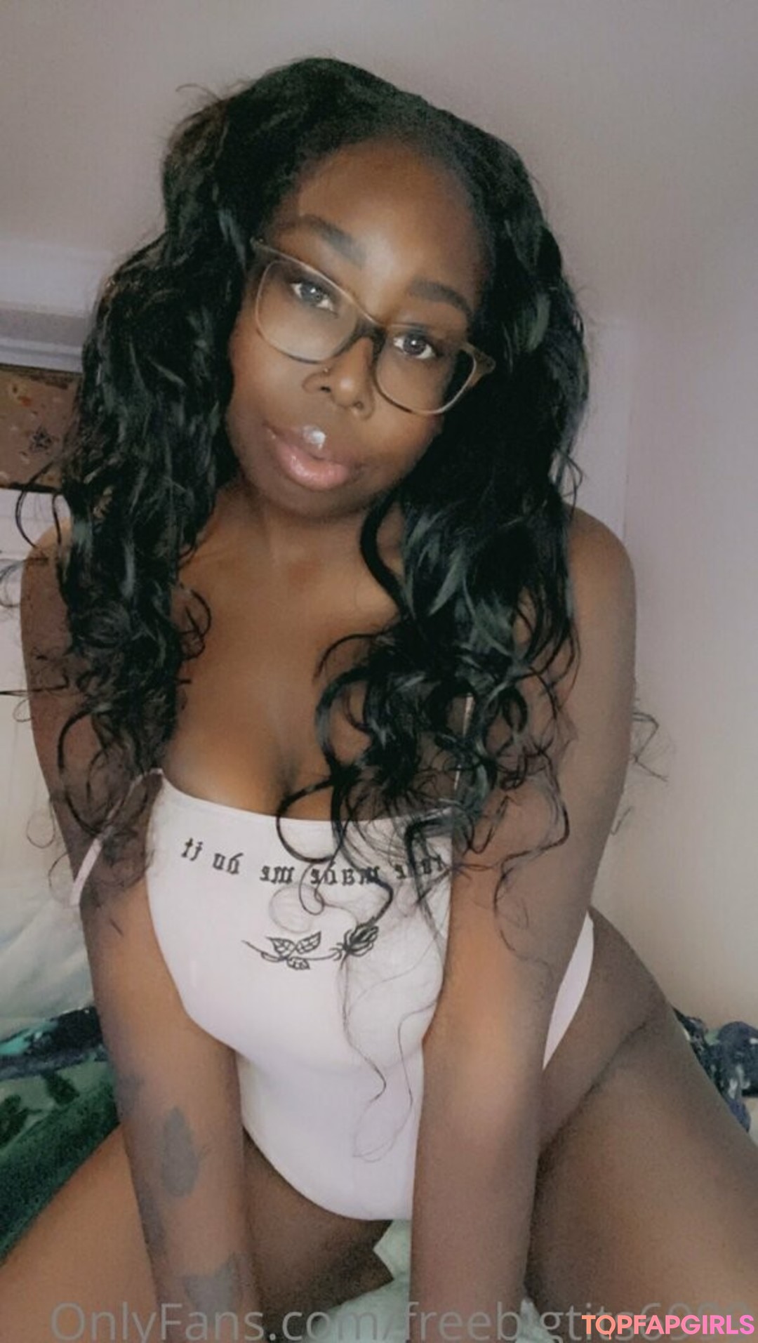 Foto desnuda filtrada de OnlyFans de Freebigtits6999 #25 Foto desnuda filtrada de OnlyFans de Freebigtits6999 #25