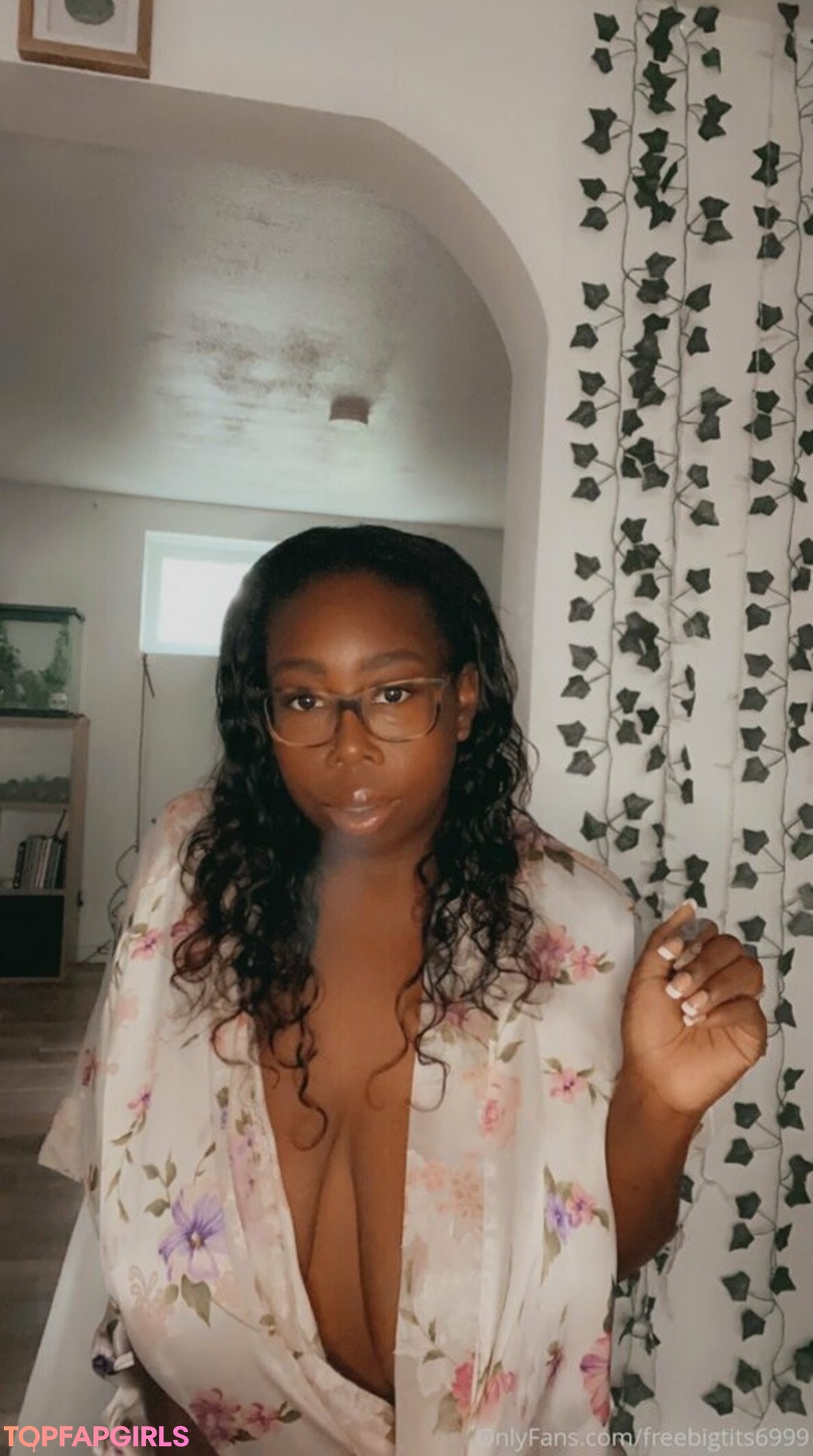 Foto desnuda filtrada de OnlyFans de Freebigtits6999 #3 Foto desnuda filtrada de OnlyFans de Freebigtits6999 #3