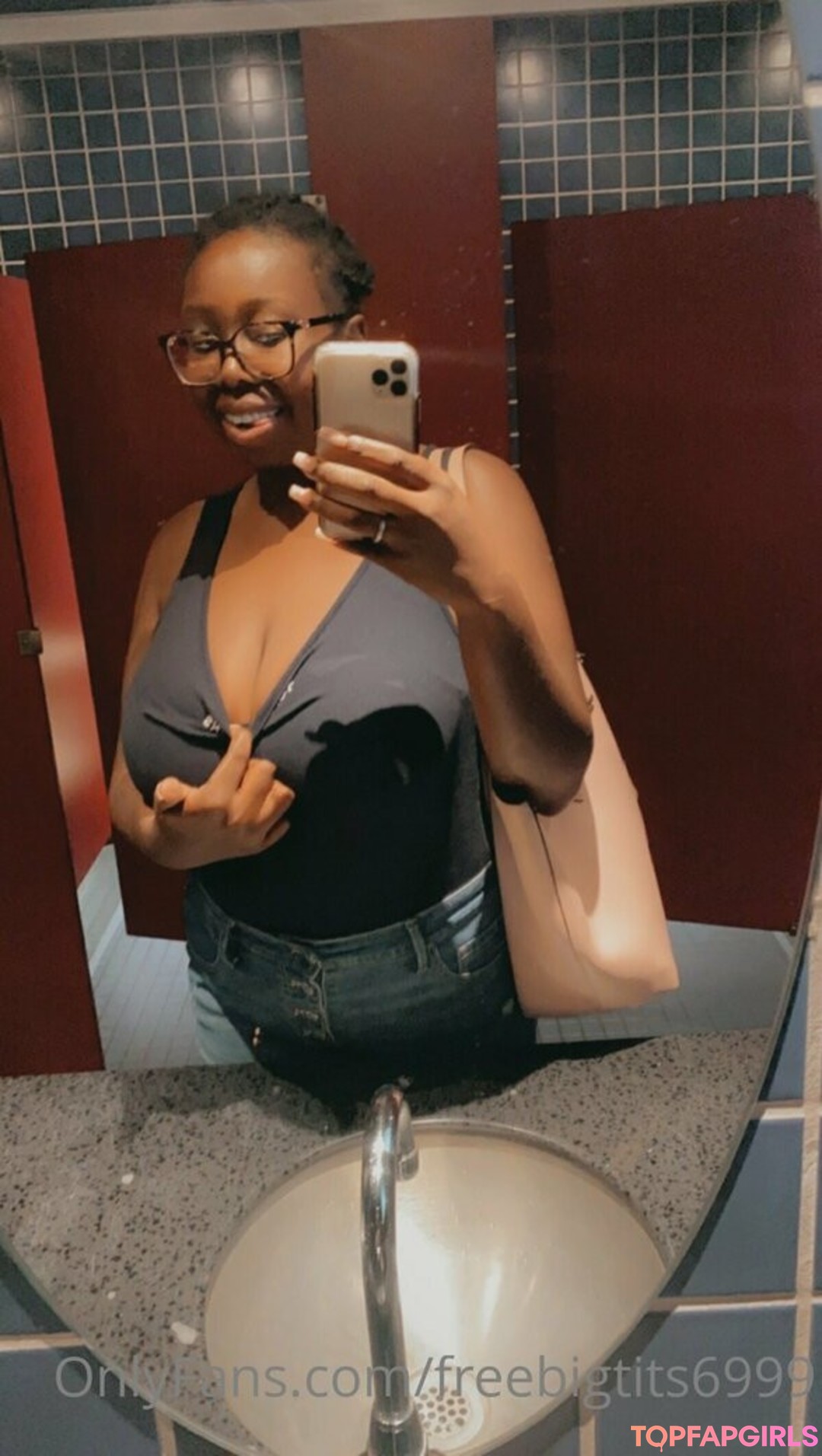 Foto desnuda filtrada de OnlyFans de Freebigtits6999 #84 Foto desnuda filtrada de OnlyFans de Freebigtits6999 #84