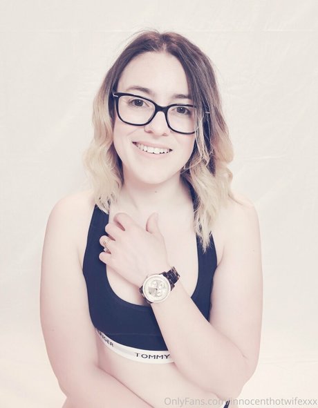 Foto desnuda filtrada de OnlyFans de Innocenthotwifexxx