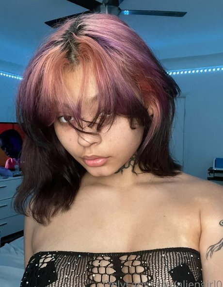 Foto desnuda filtrada de OnlyFans de Aliengirl0