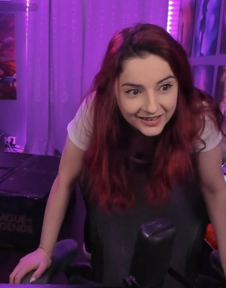 Anniefuchsia