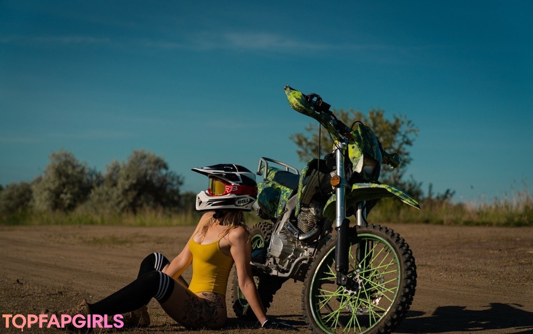 Foto desnuda filtrada de OnlyFans de Yuliya Fox #32 Foto desnuda filtrada de OnlyFans de Yuliya Fox #32