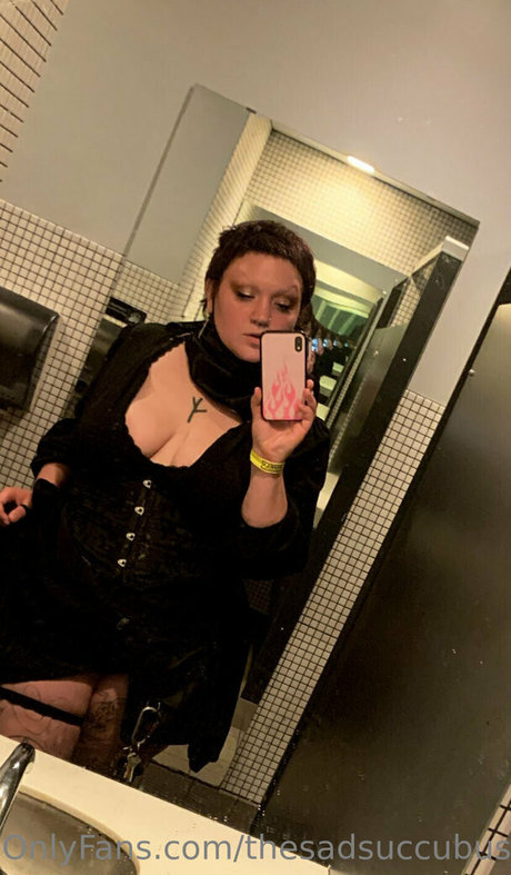 Foto desnuda filtrada de OnlyFans de Thesadsuccubus