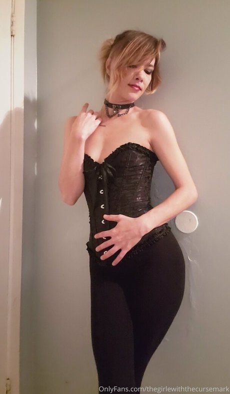 Foto desnuda filtrada de OnlyFans de Thegirlewiththecursemark